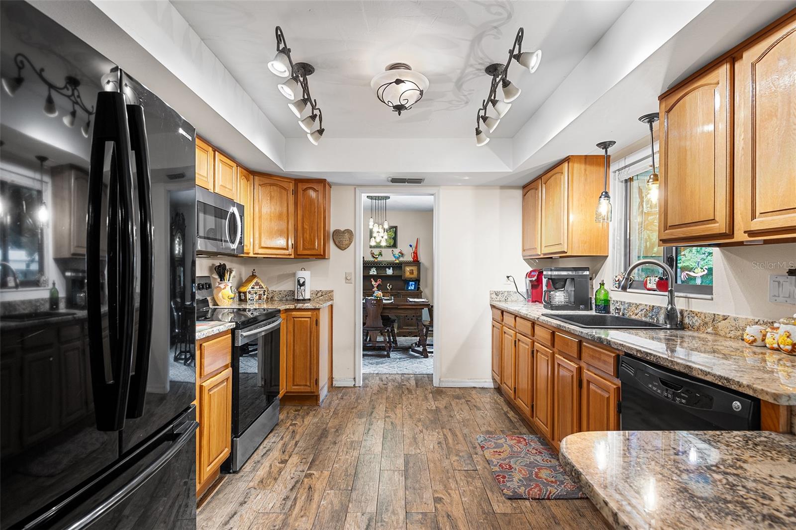 Image 9 of 43 For 204 Essary Street N