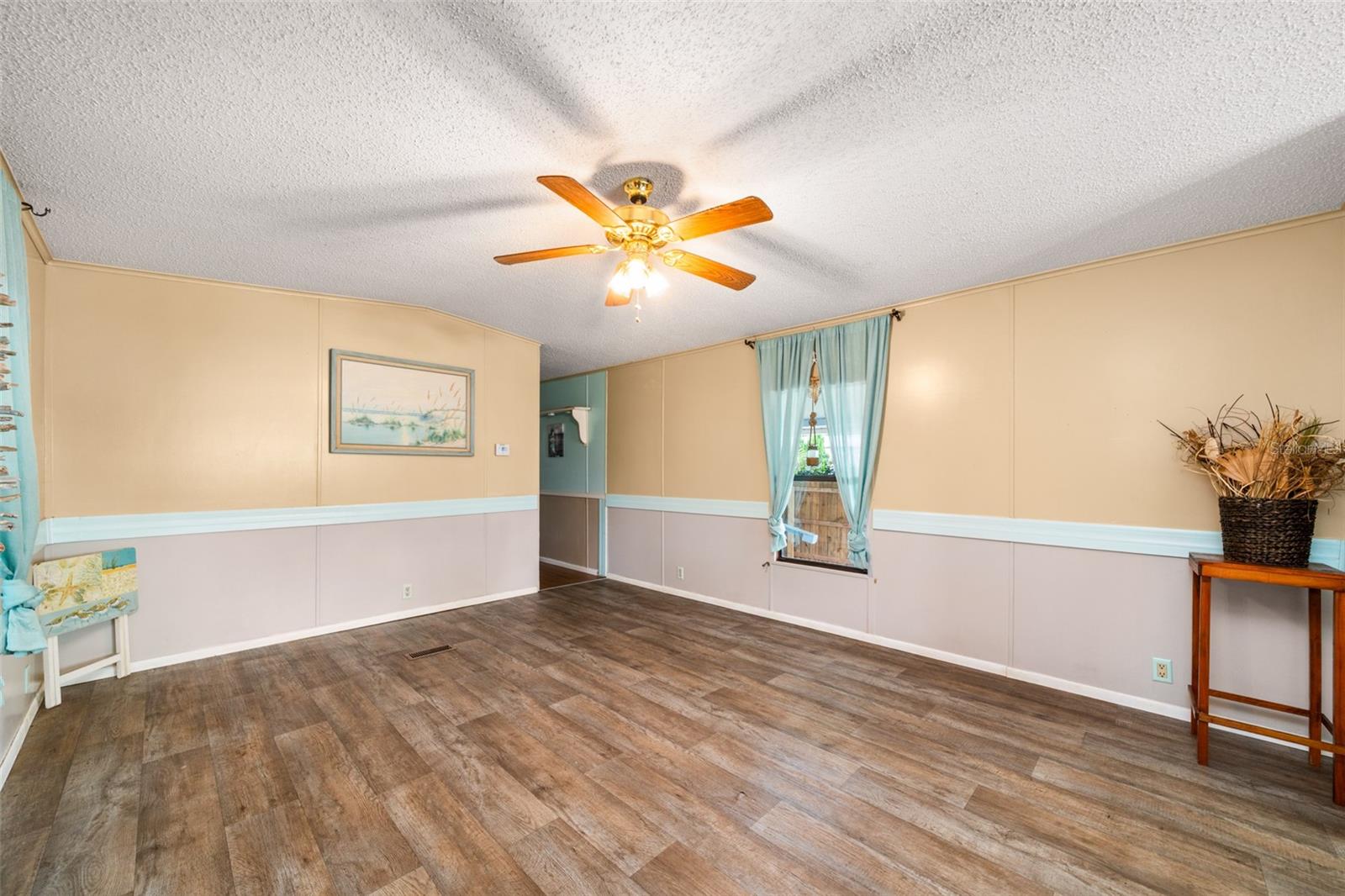 Image 4 of 42 For 1145 Blue Jay Road