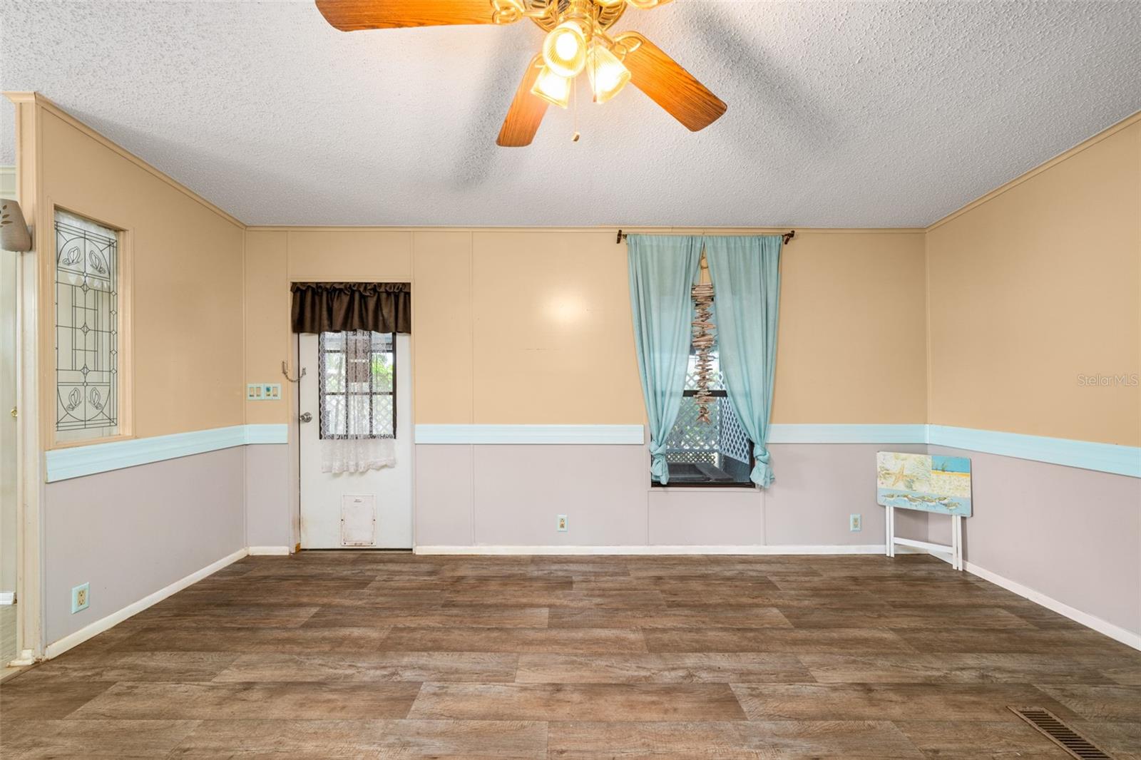 Image 5 of 42 For 1145 Blue Jay Road