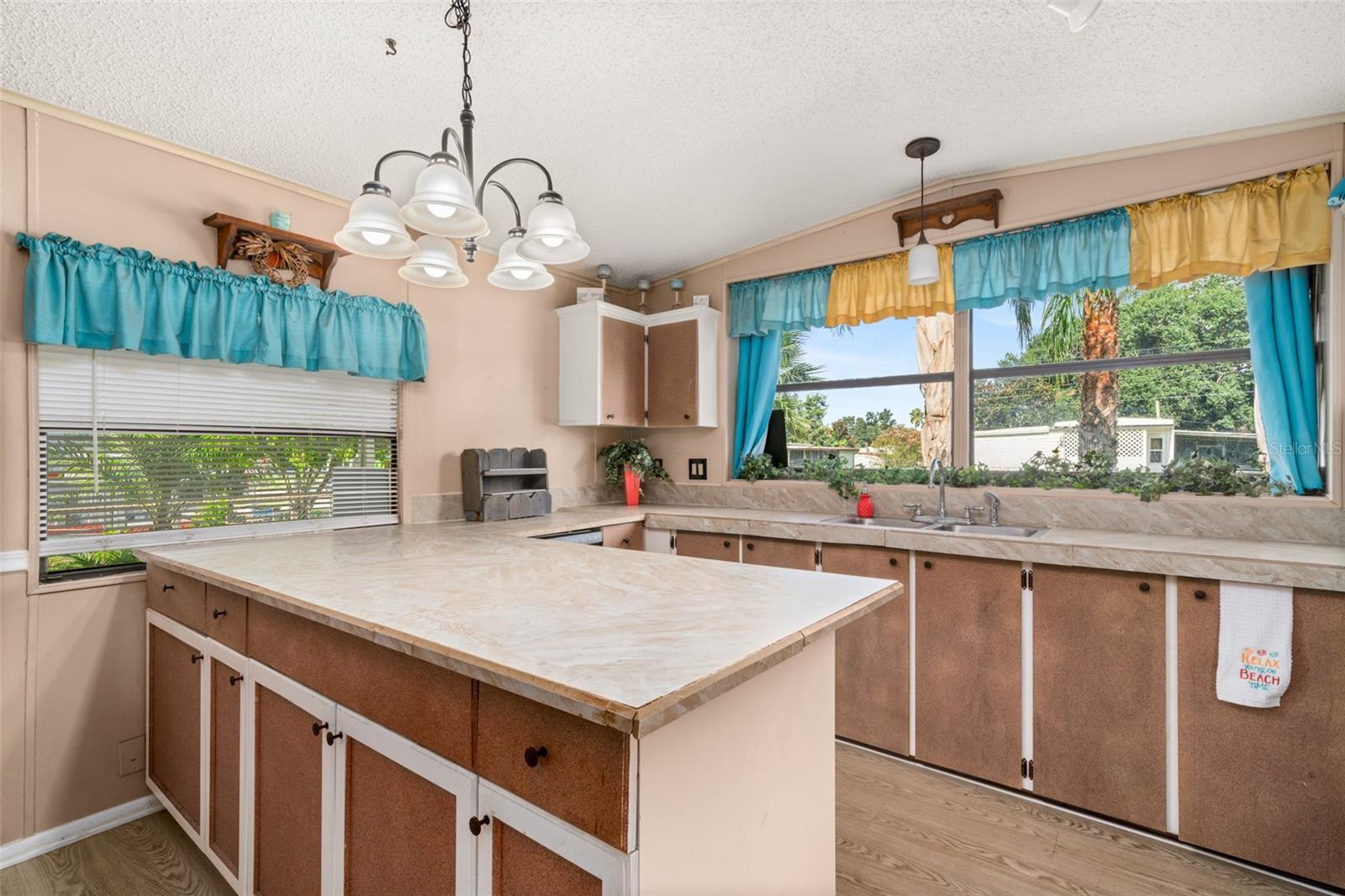 Image 7 of 42 For 1145 Blue Jay Road