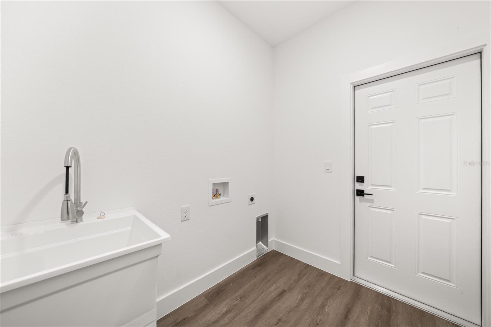 Image 32 of 48 For 1501 Mitchell Drive
