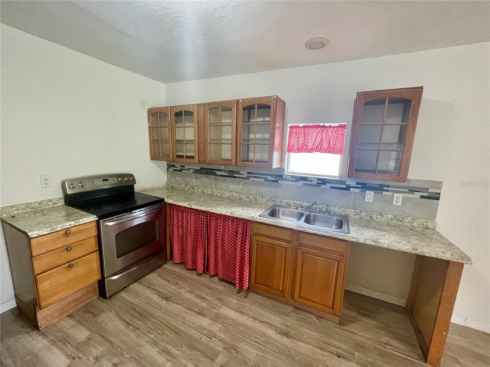 Image 12 of 34 For 512 Bennett Street