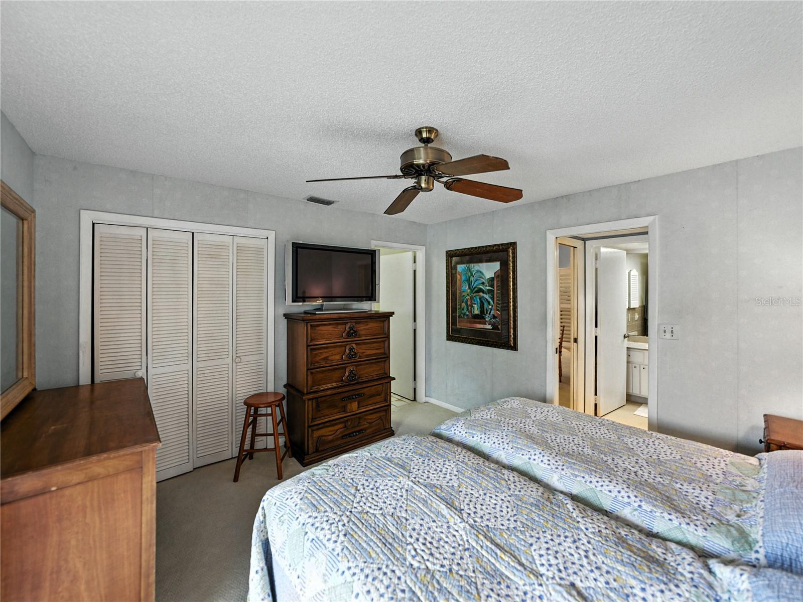 Image 33 of 49 For 9201 Village Drive I-21