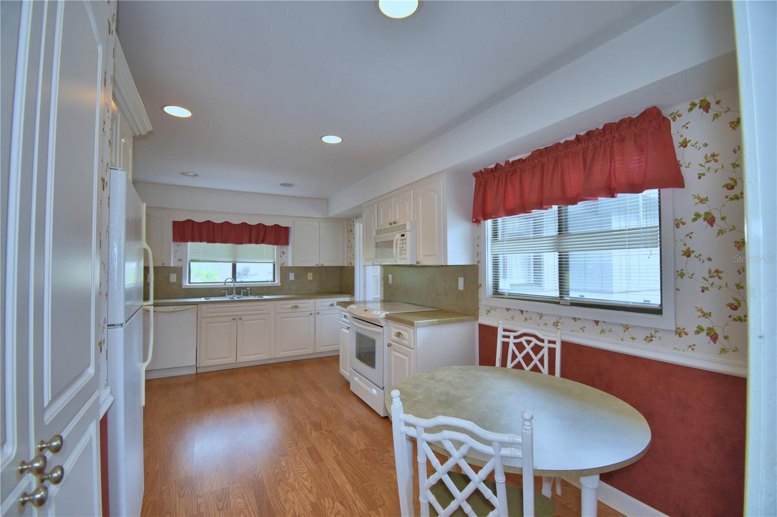 Image 13 of 74 For 118 Canterbury Drive