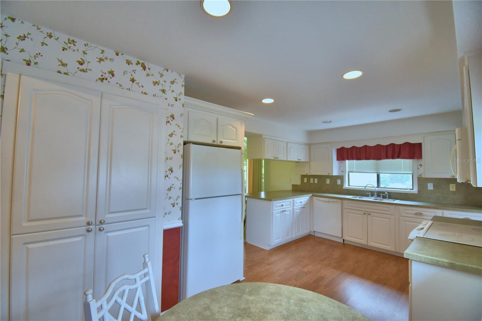 Image 15 of 74 For 118 Canterbury Drive