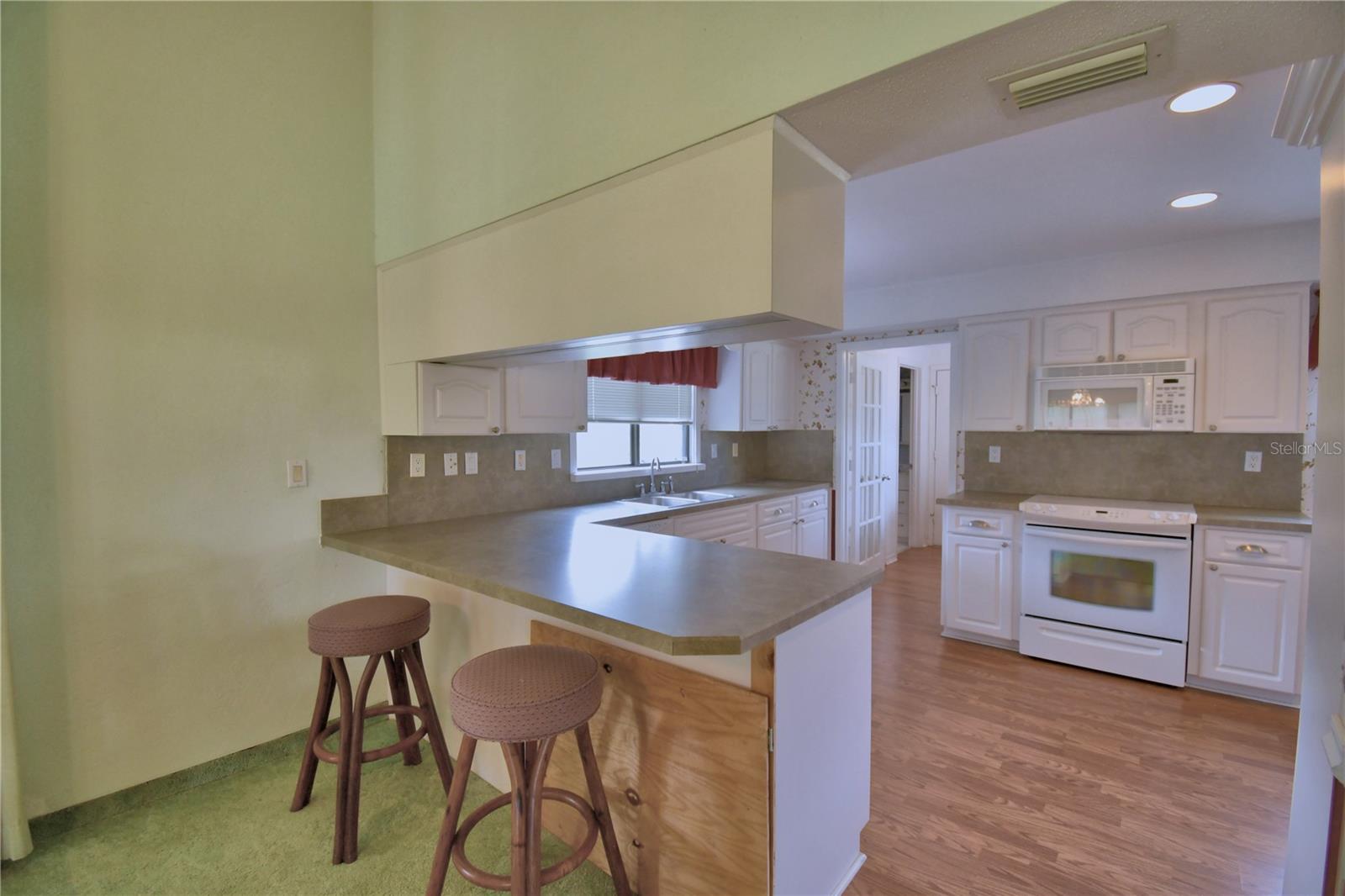 Image 18 of 74 For 118 Canterbury Drive