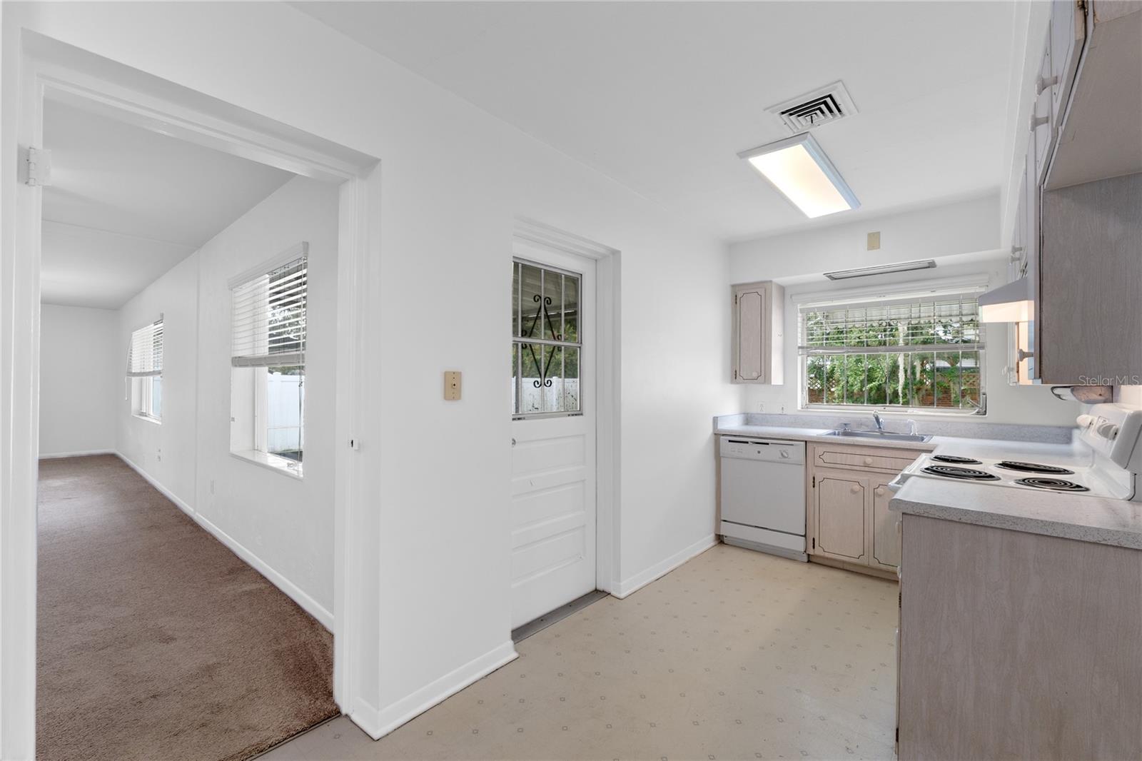 Image 11 of 37 For 119 14th Street Se