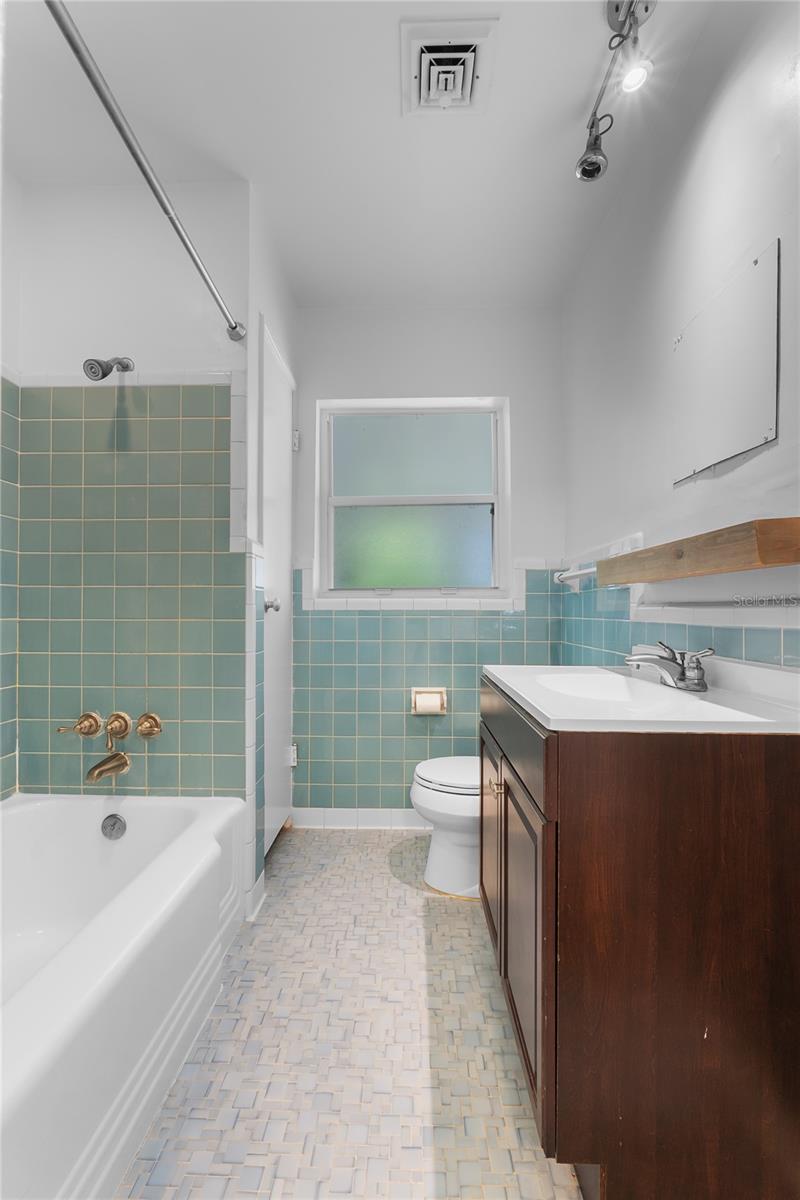 Image 19 of 37 For 119 14th Street Se