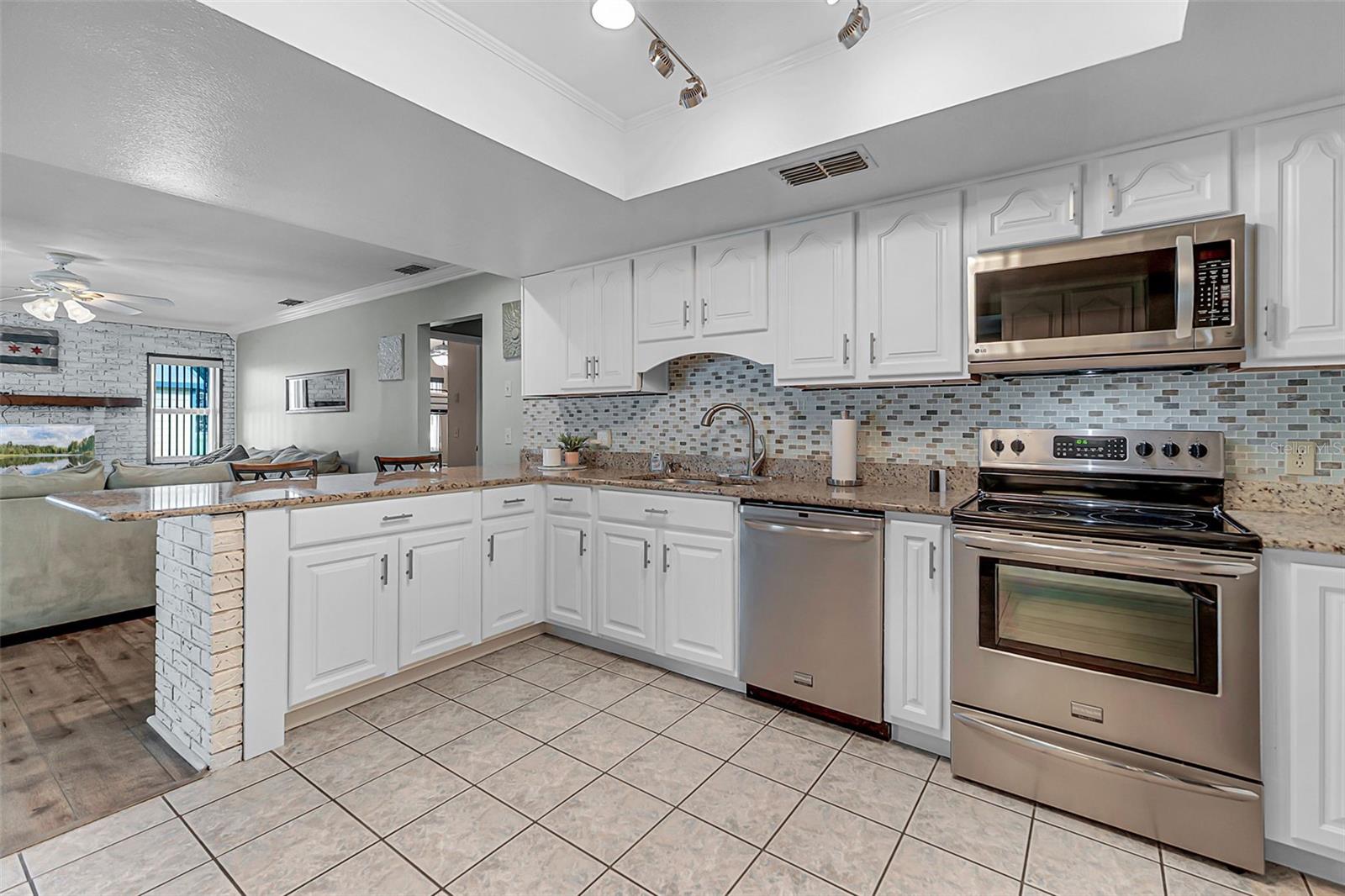 Image 11 of 39 For 4805 Oak Acres Drive
