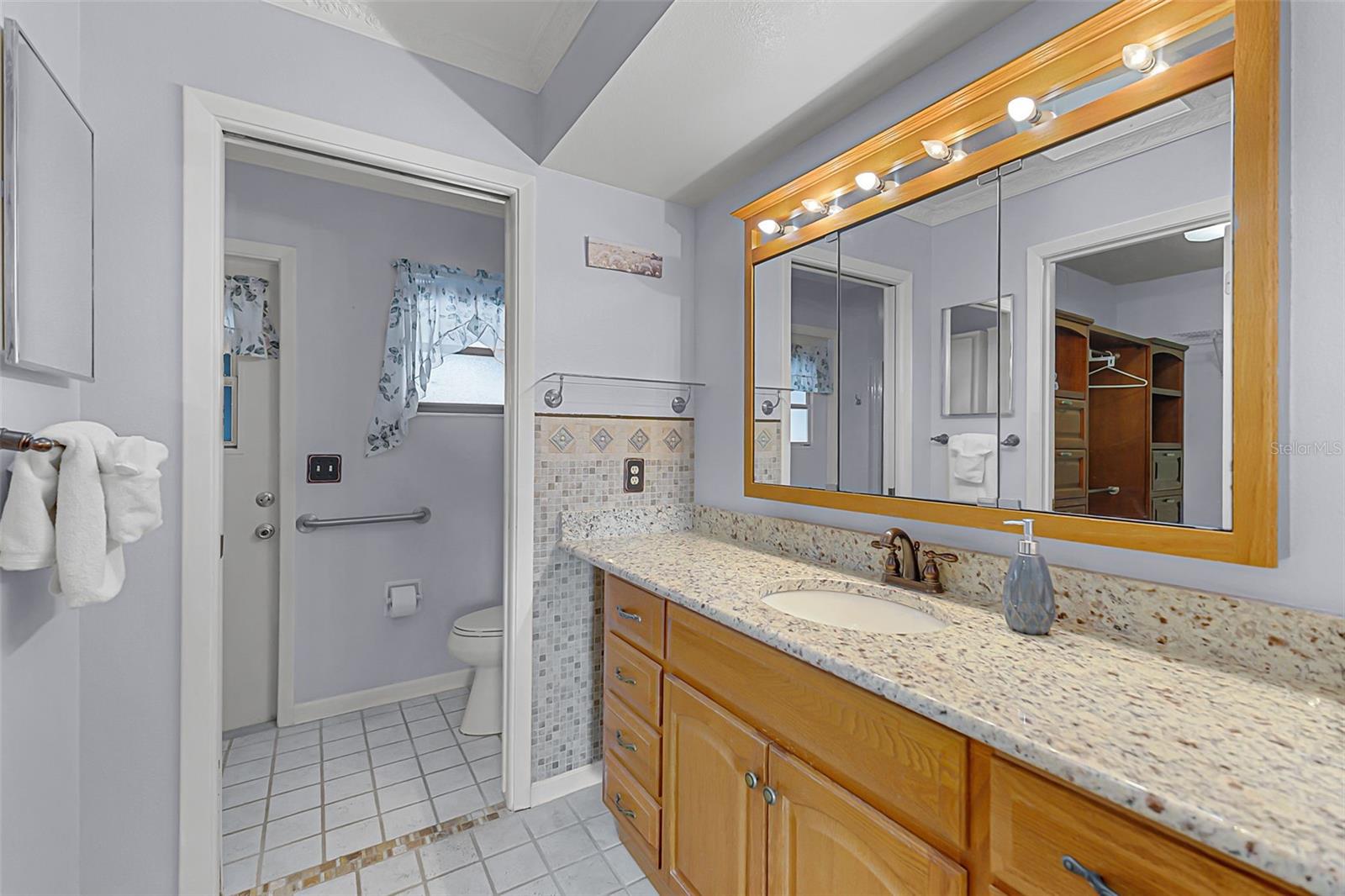 Image 18 of 39 For 4805 Oak Acres Drive