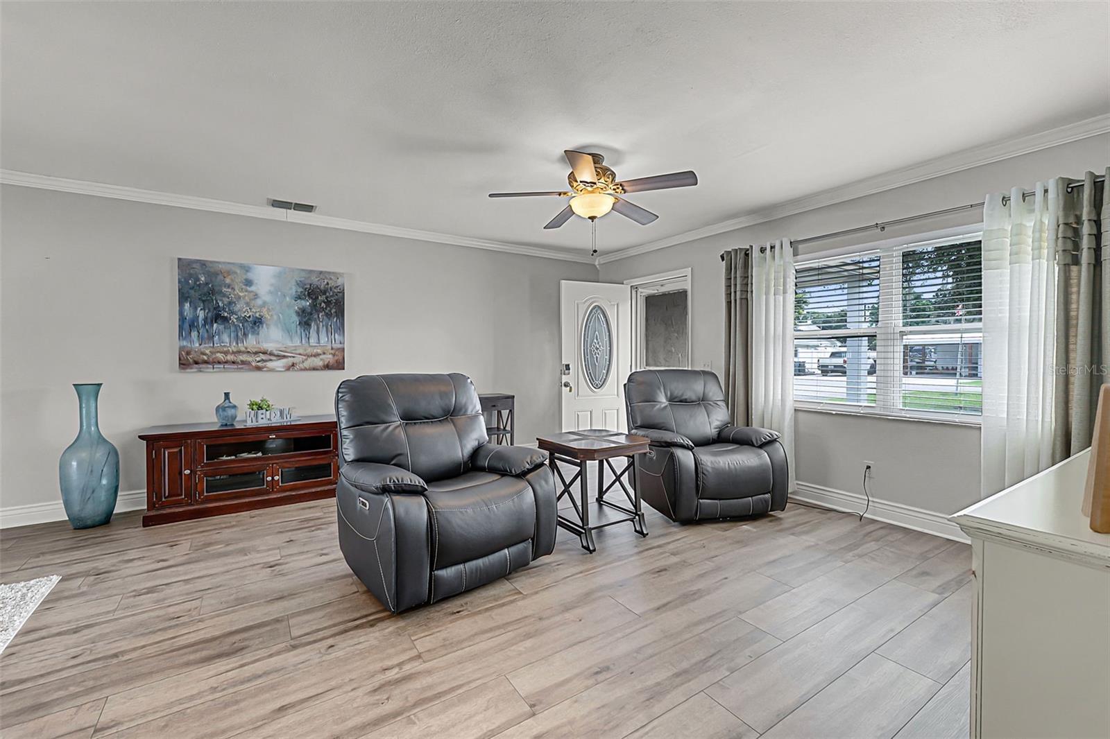 Image 6 of 39 For 4805 Oak Acres Drive
