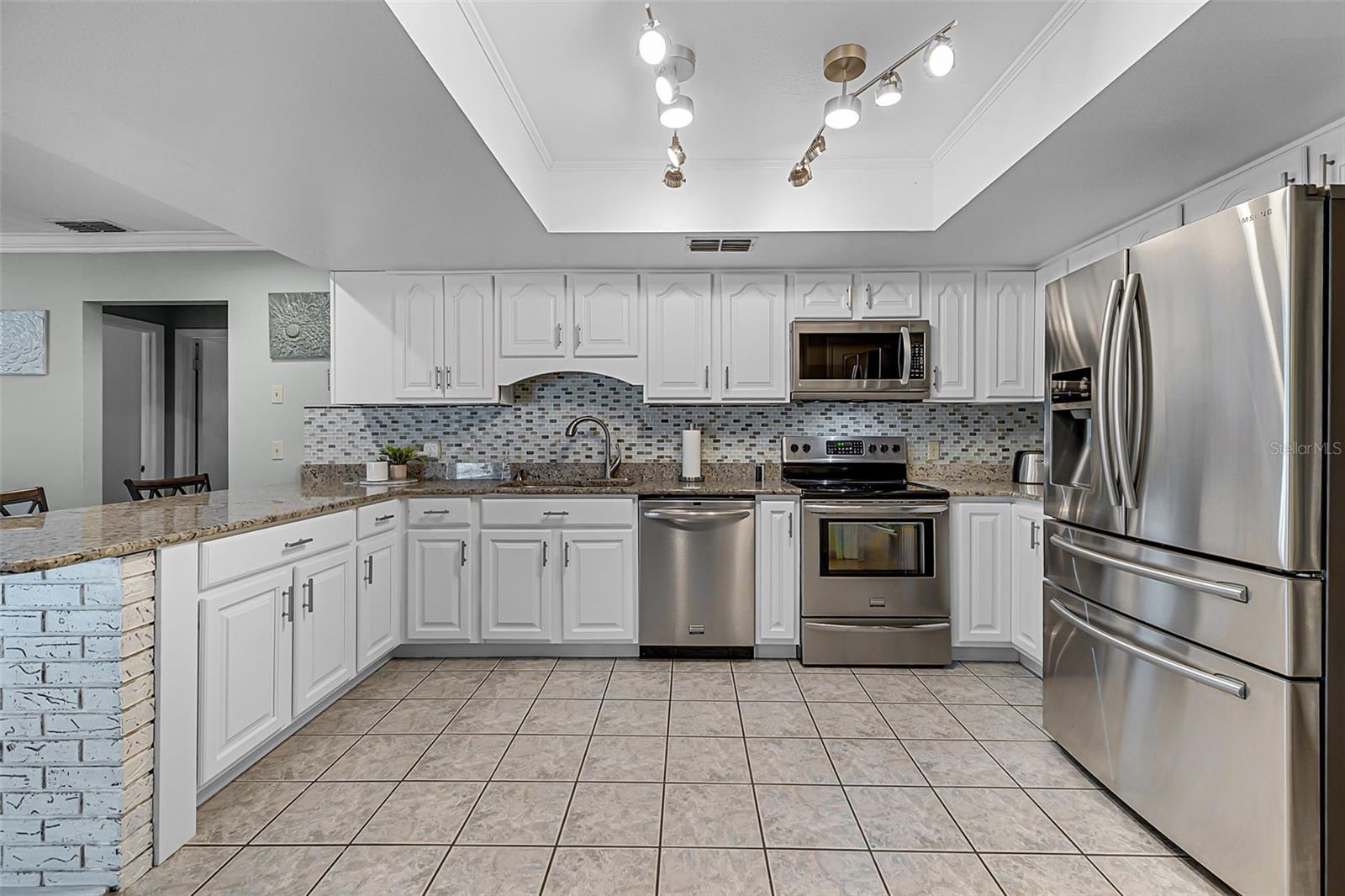 Image 9 of 39 For 4805 Oak Acres Drive