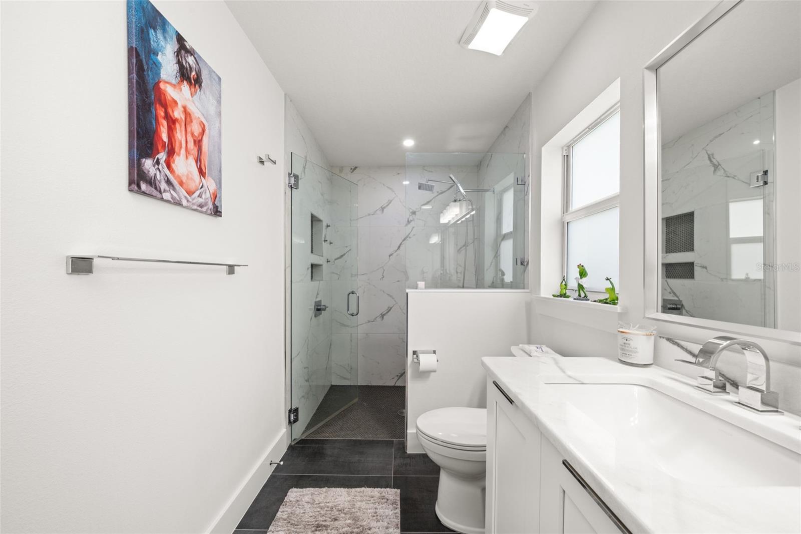 Image 19 of 49 For 5810 Columbus Boulevard