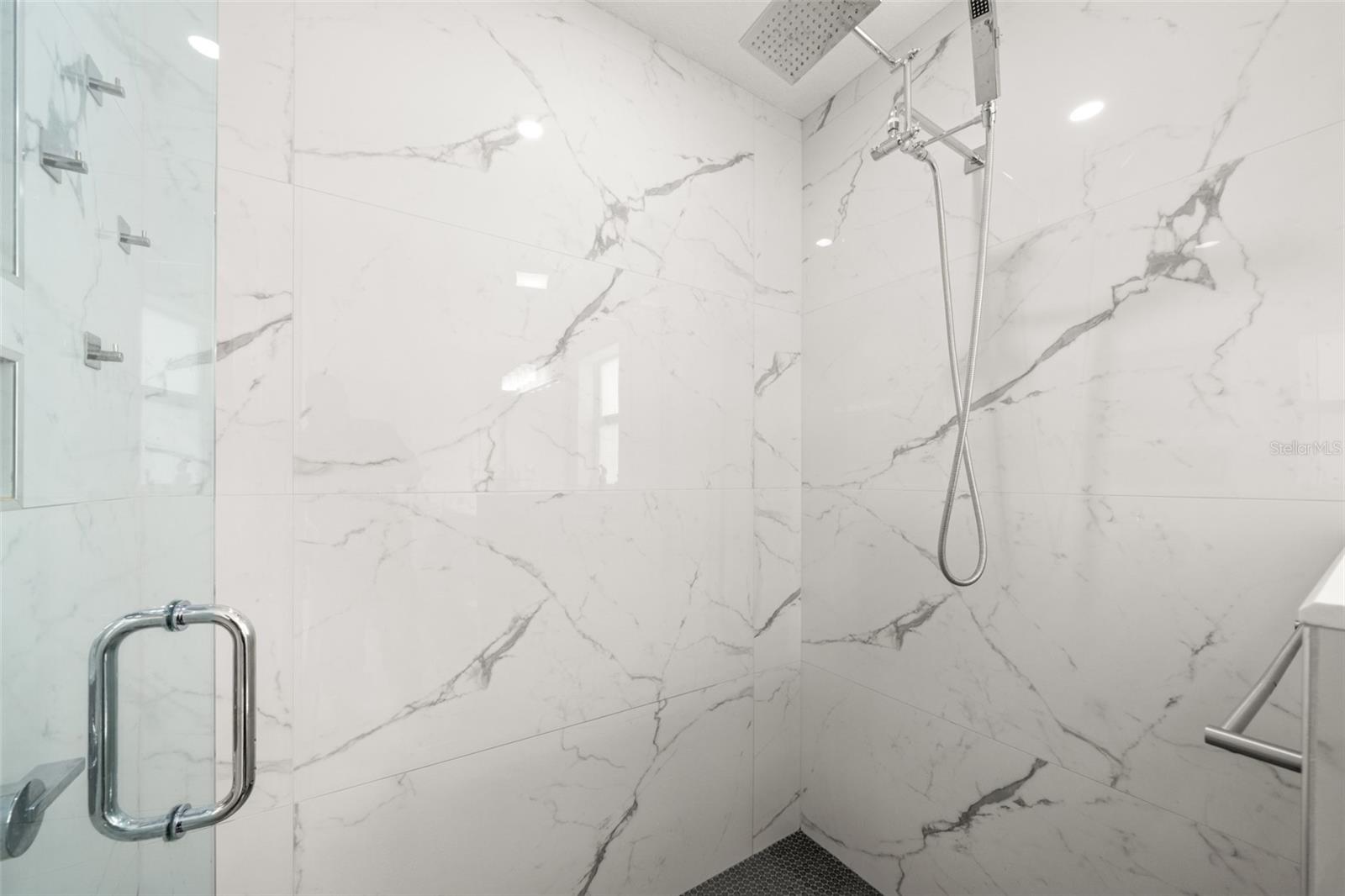 Image 20 of 49 For 5810 Columbus Boulevard