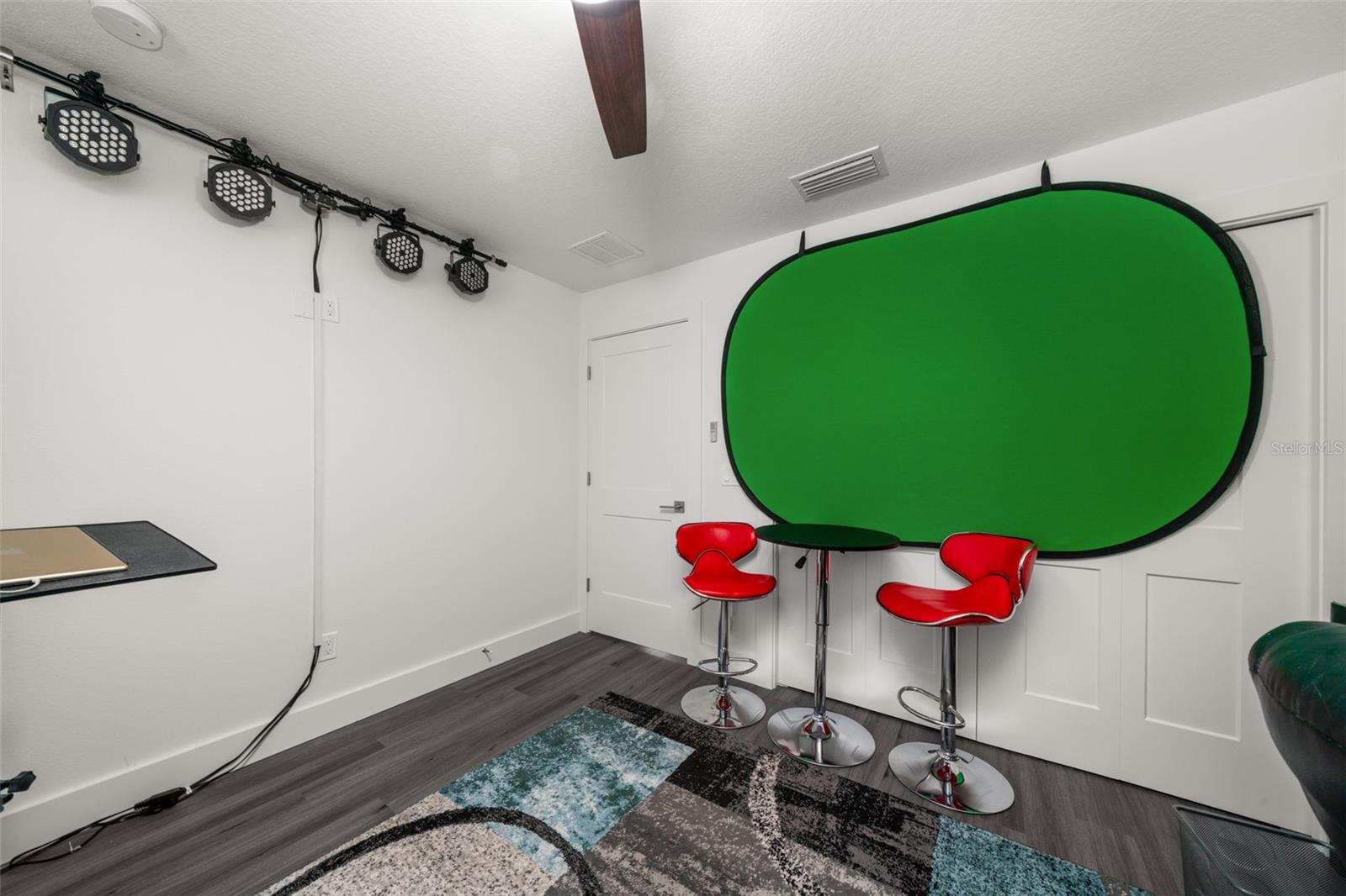 Image 30 of 49 For 5810 Columbus Boulevard