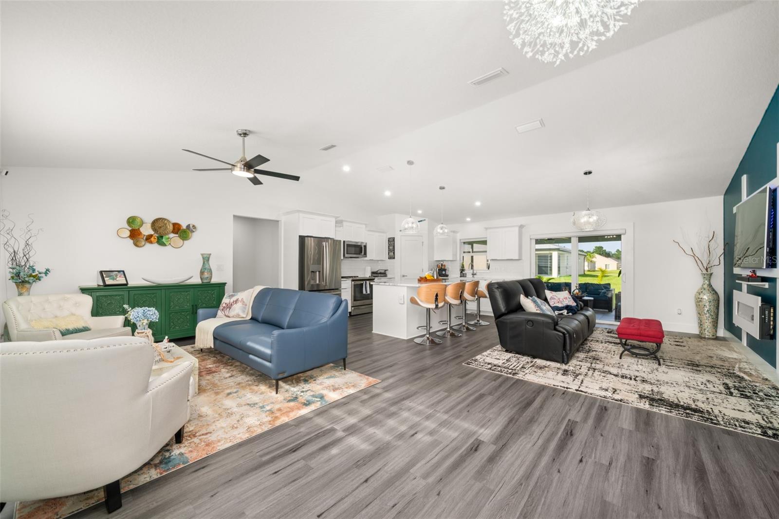 Image 4 of 49 For 5810 Columbus Boulevard