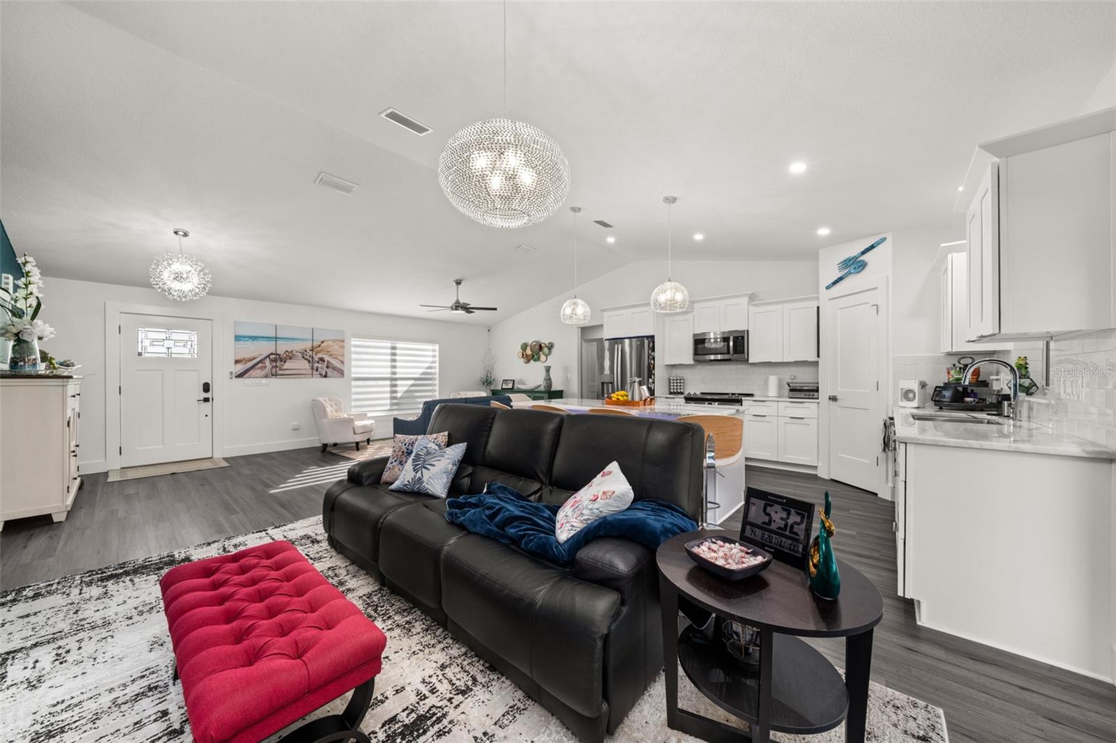 Image 7 of 49 For 5810 Columbus Boulevard