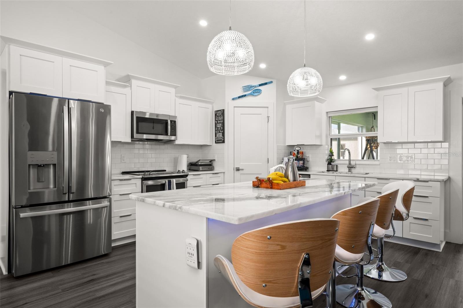 Image 8 of 49 For 5810 Columbus Boulevard