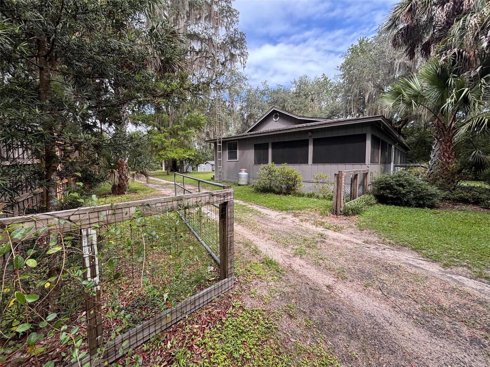 Image 11 of 83 For 9926 Holden Park Road