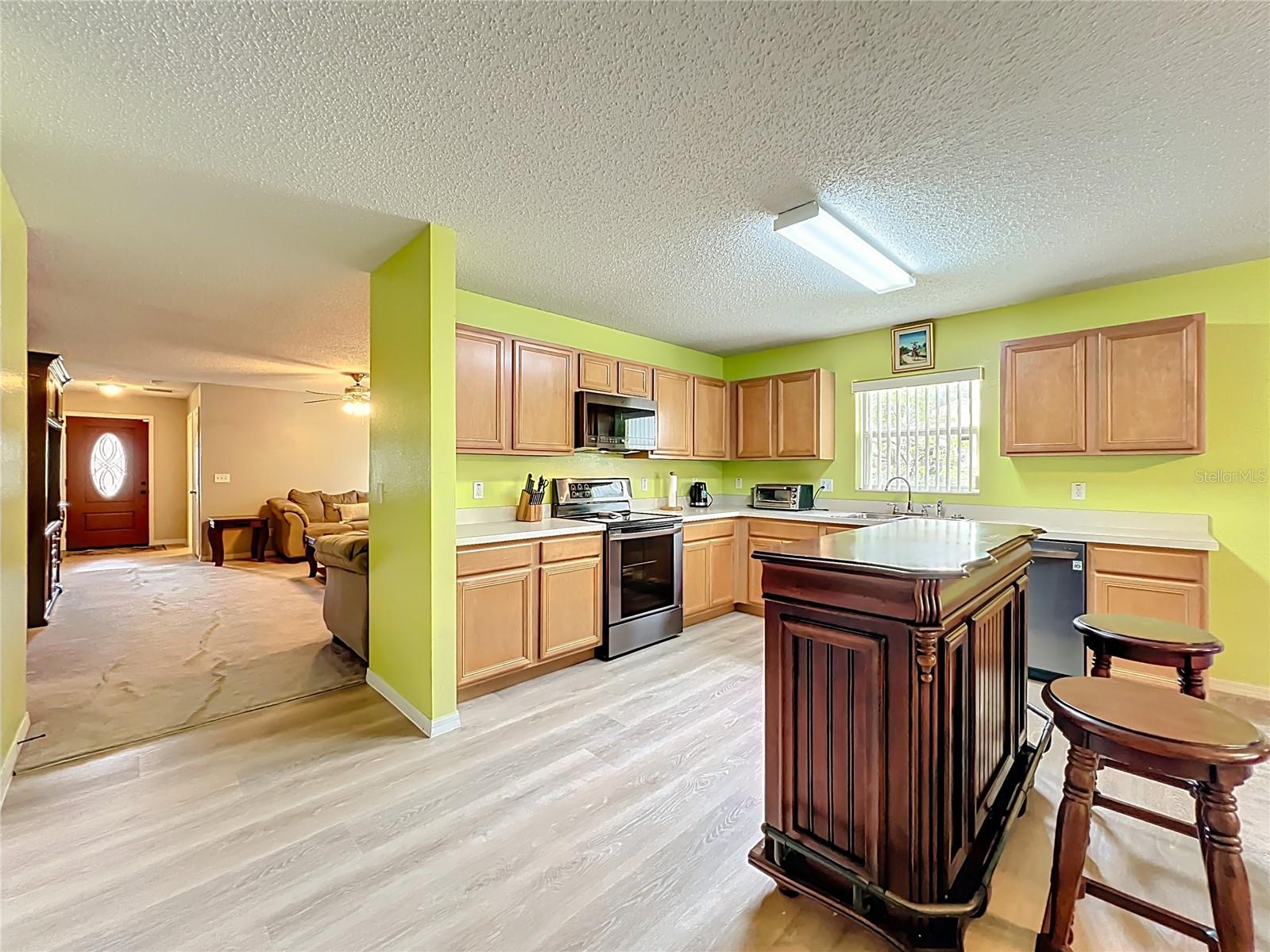 Image 16 of 38 For 102 Somerset Oaks Court