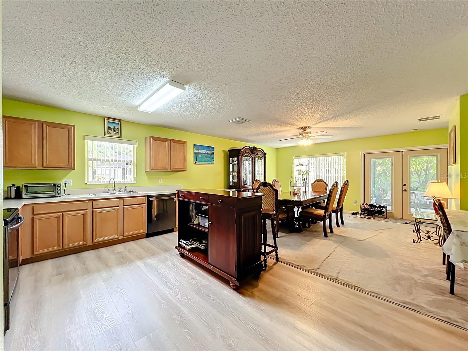 Image 17 of 38 For 102 Somerset Oaks Court