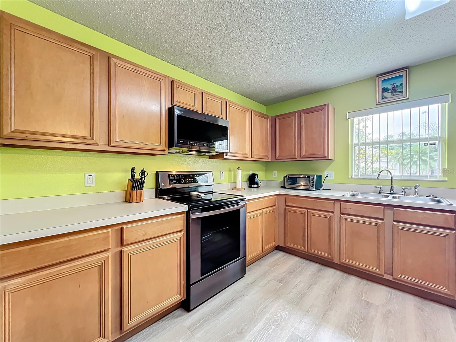 Image 18 of 38 For 102 Somerset Oaks Court