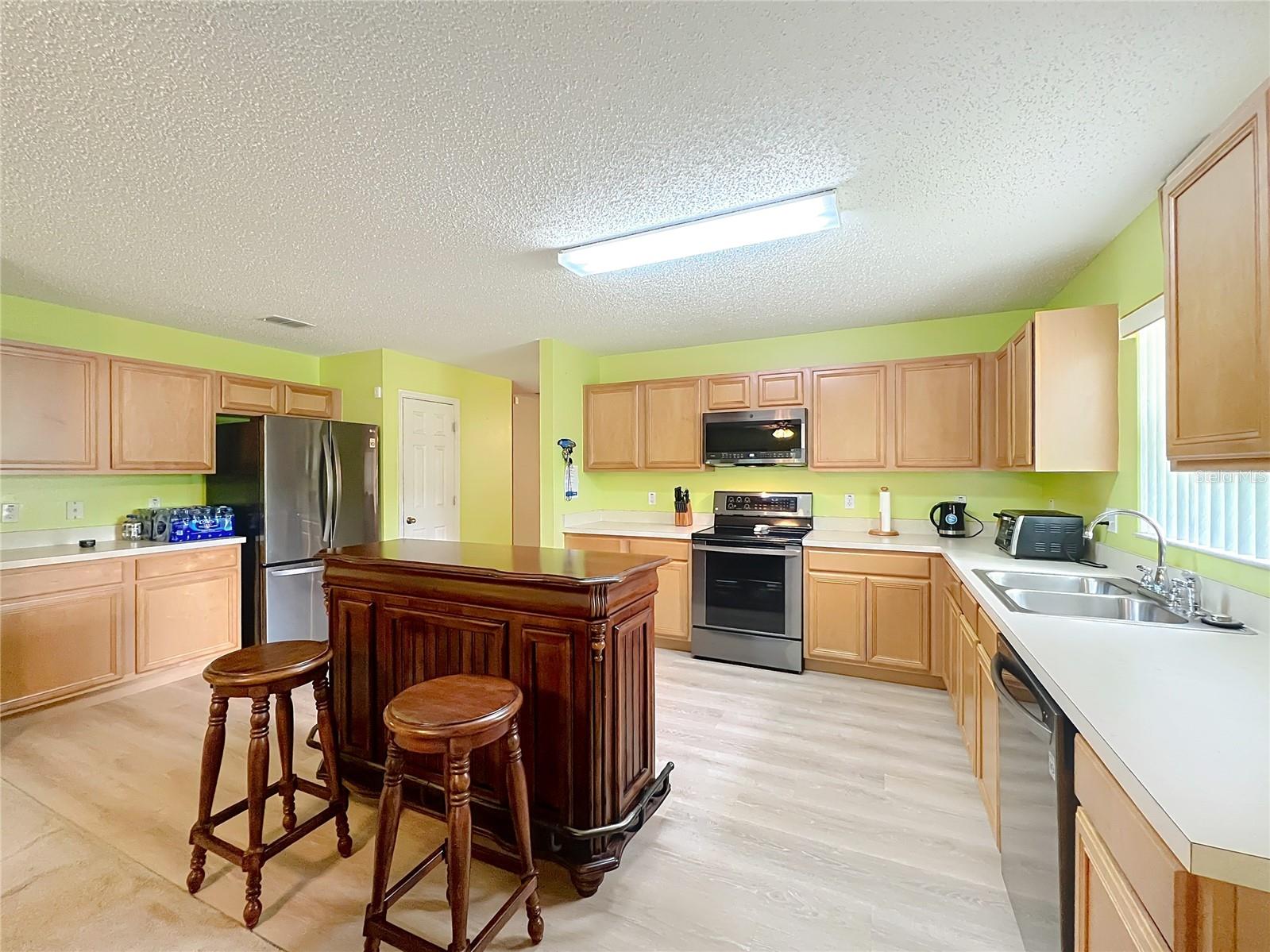 Image 21 of 38 For 102 Somerset Oaks Court