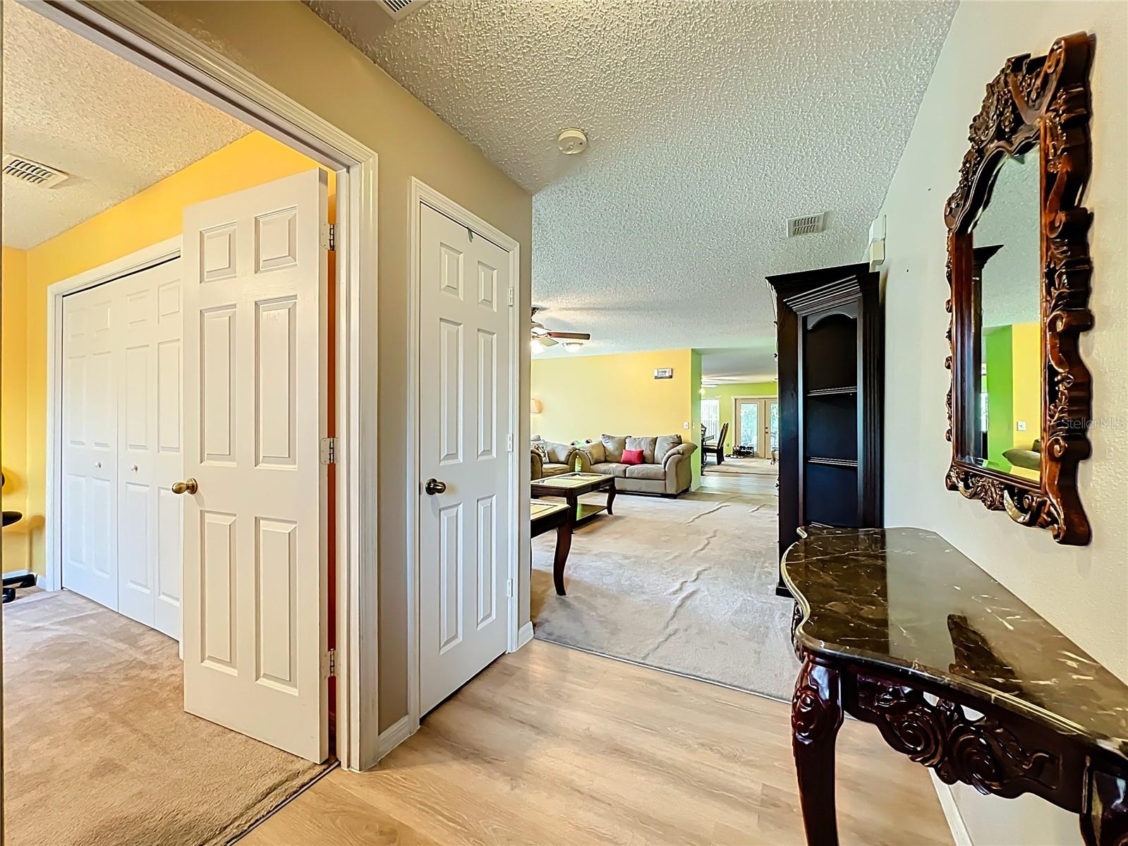 Image 4 of 38 For 102 Somerset Oaks Court