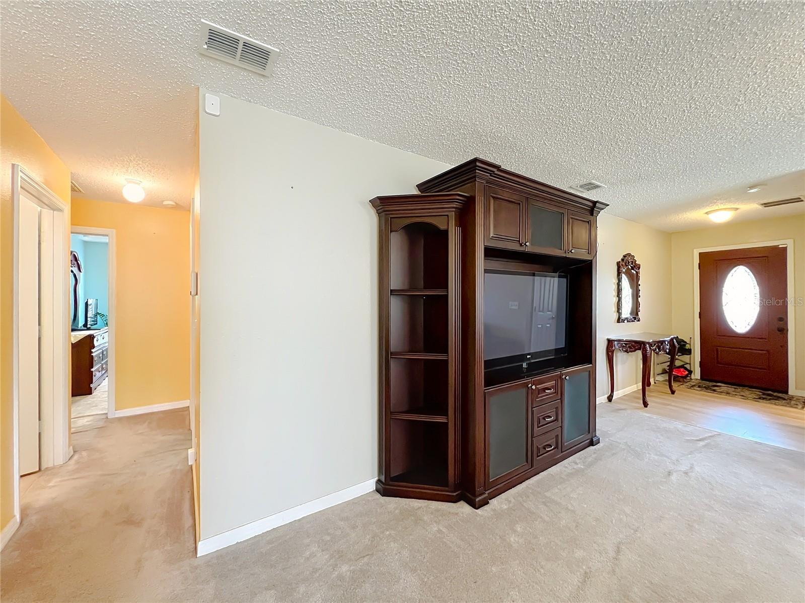 Image 7 of 38 For 102 Somerset Oaks Court