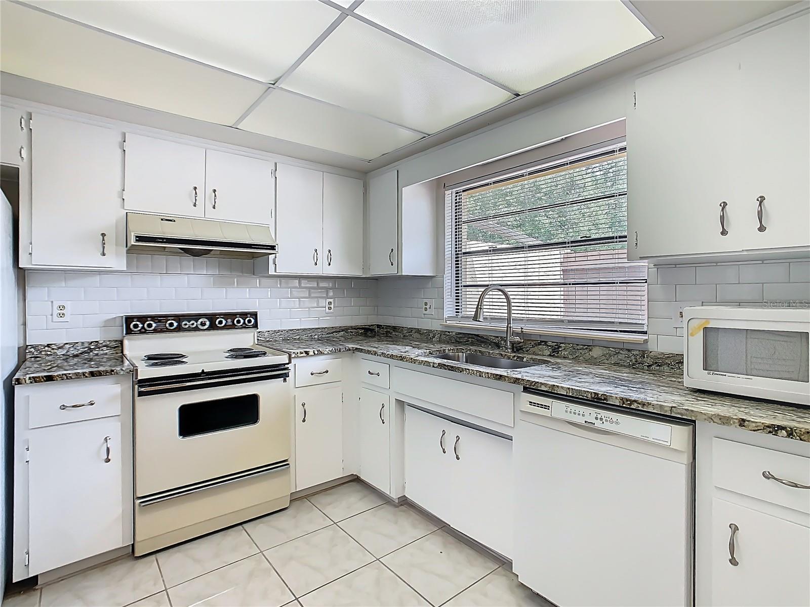 Image 3 of 58 For 1012 Medinah Dr