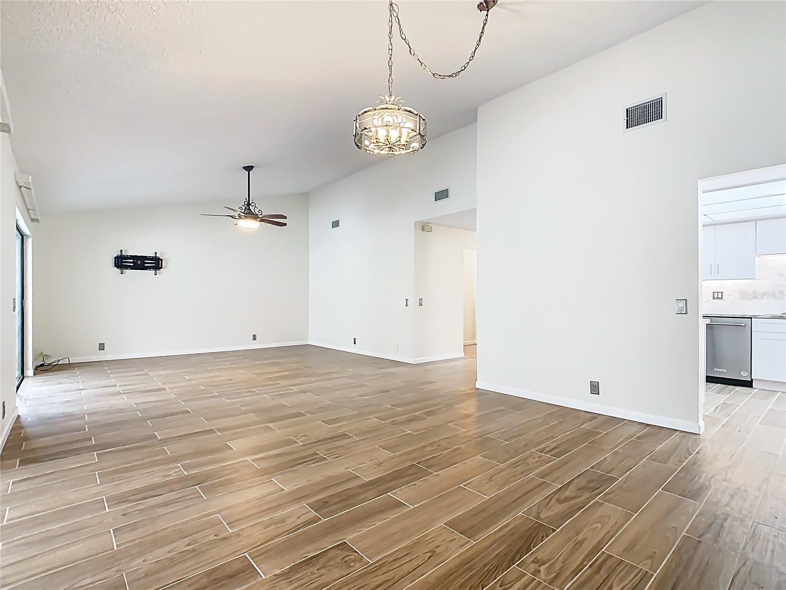 Image 13 of 54 For 560 Saint Andrews Rd