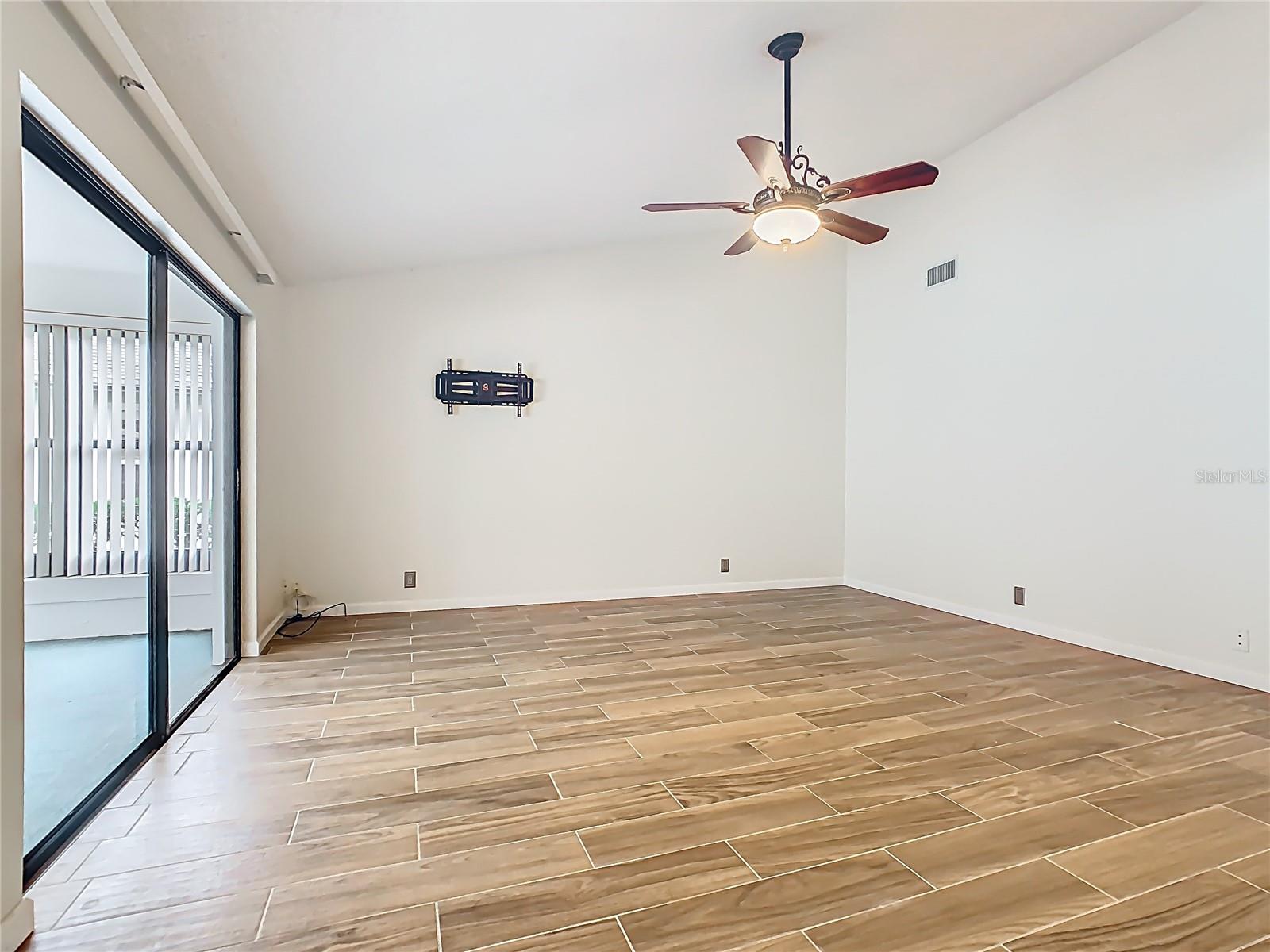 Image 14 of 54 For 560 Saint Andrews Rd