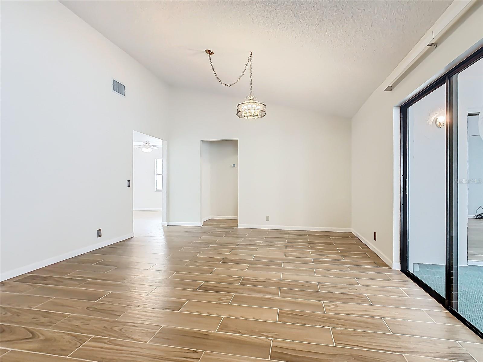 Image 16 of 54 For 560 Saint Andrews Rd