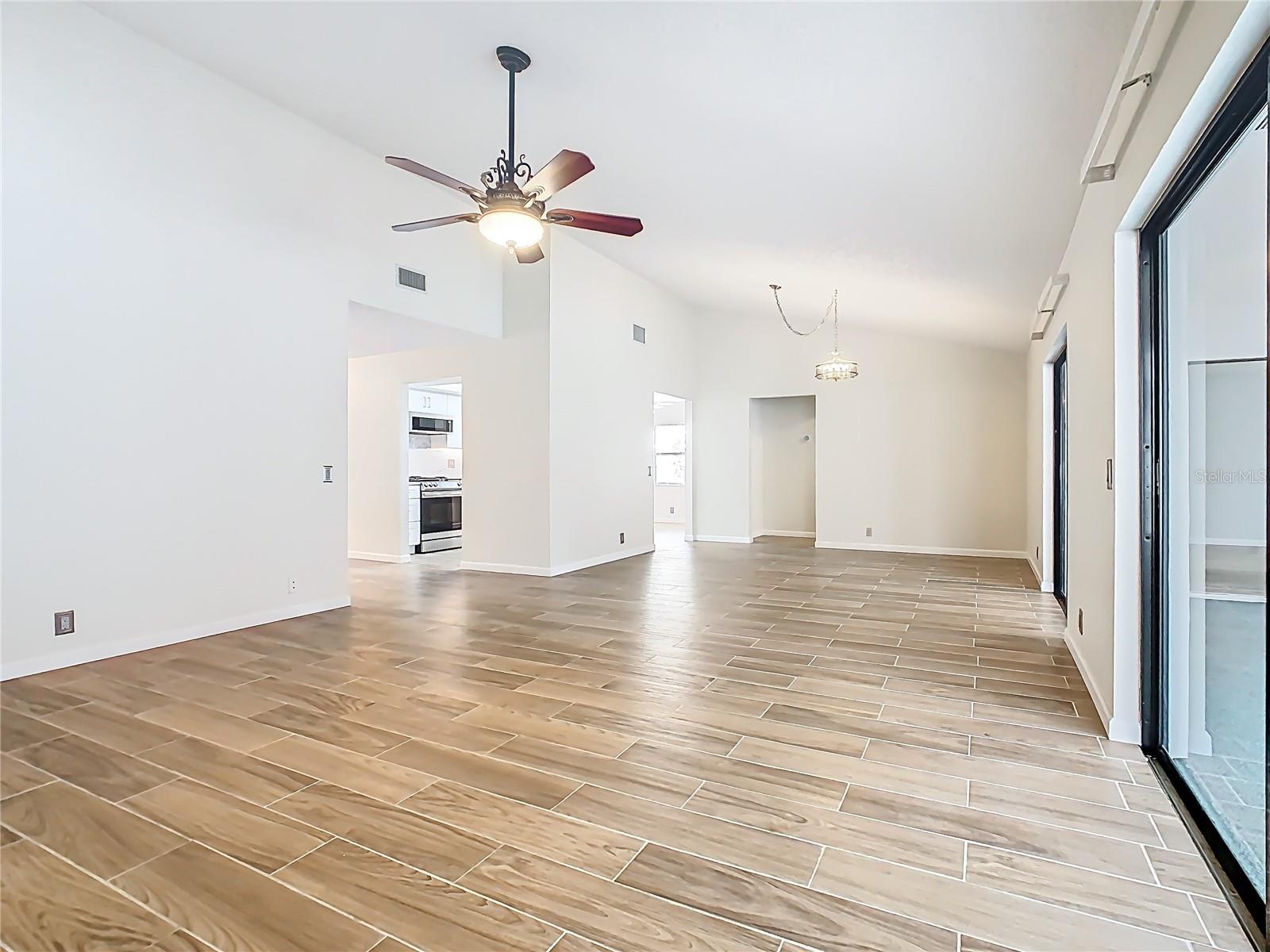 Image 17 of 54 For 560 Saint Andrews Rd