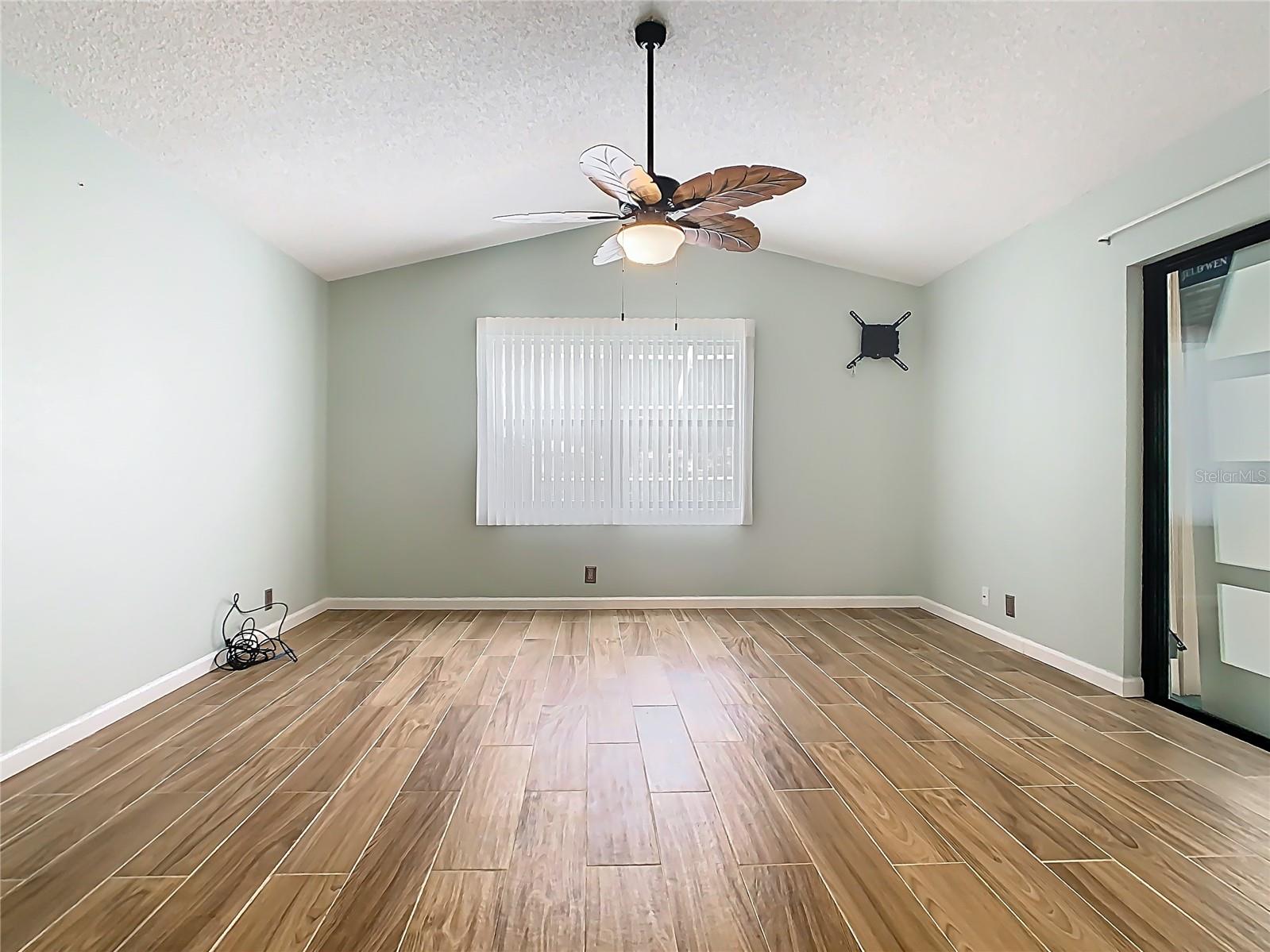 Image 21 of 54 For 560 Saint Andrews Rd