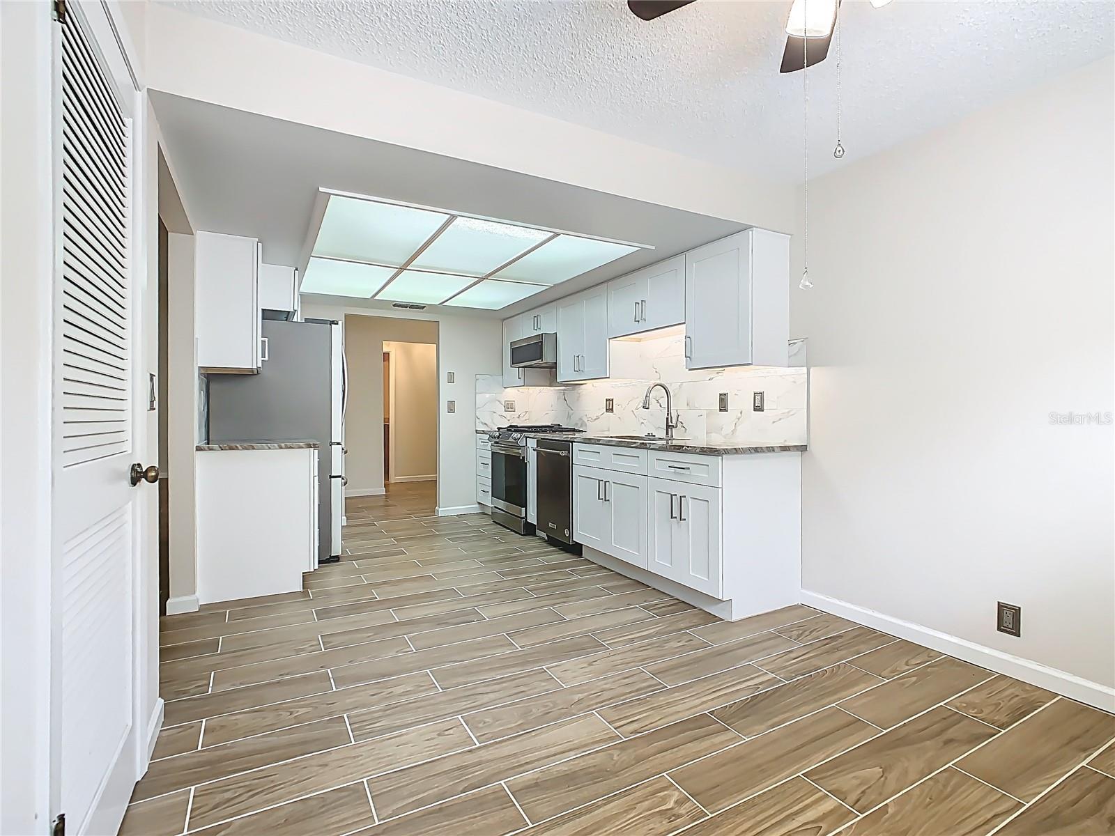 Image 9 of 54 For 560 Saint Andrews Rd