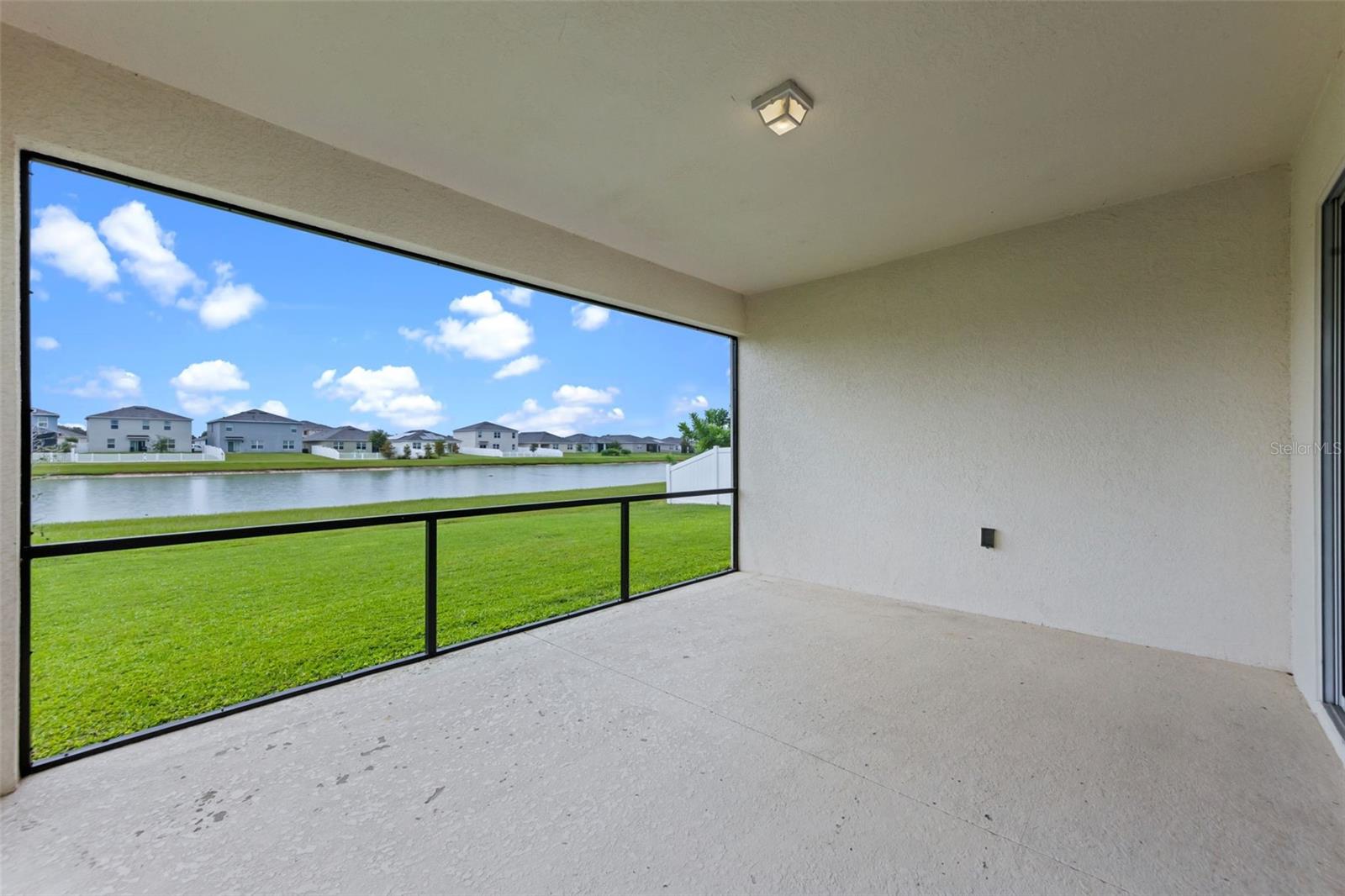 Image 21 of 29 For 208 Summershore Drive
