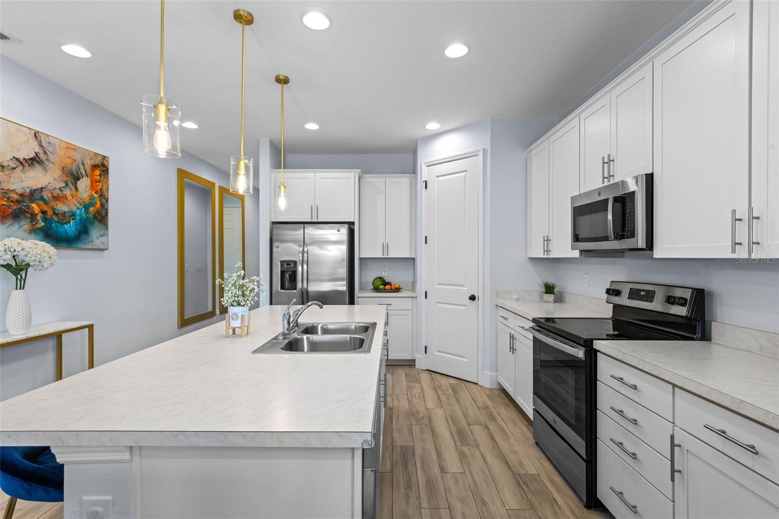 Image 5 of 29 For 208 Summershore Drive