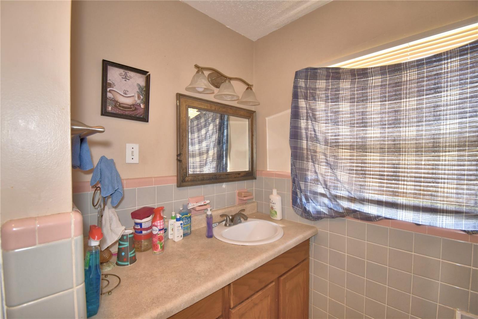 Image 16 of 37 For 950 Avenue O Ne