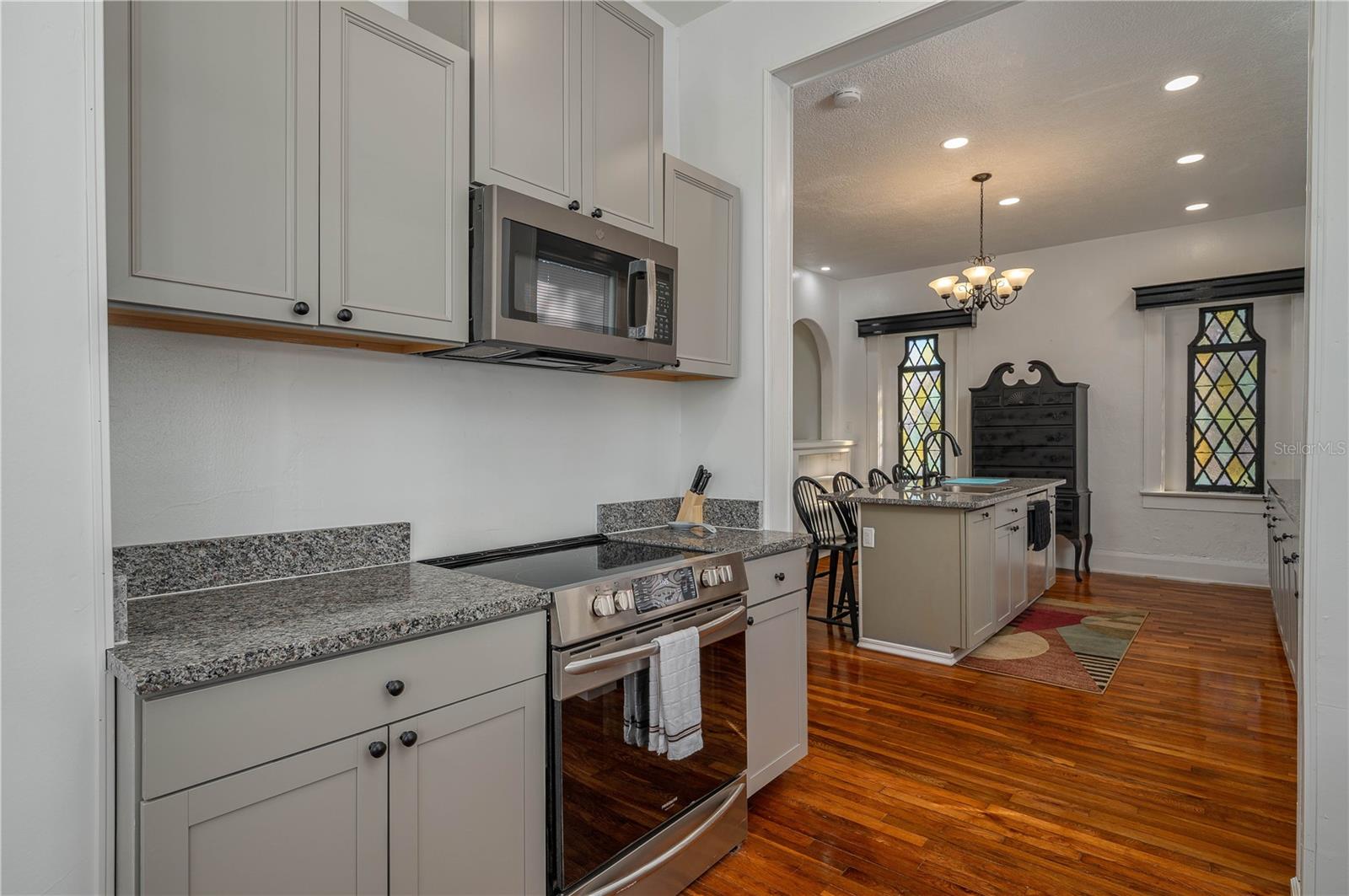 Image 20 of 43 For 409 21st Street Sw