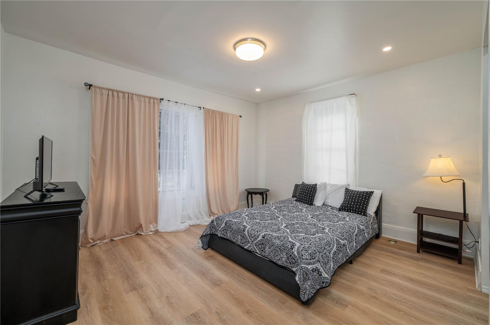Image 24 of 43 For 409 21st Street Sw