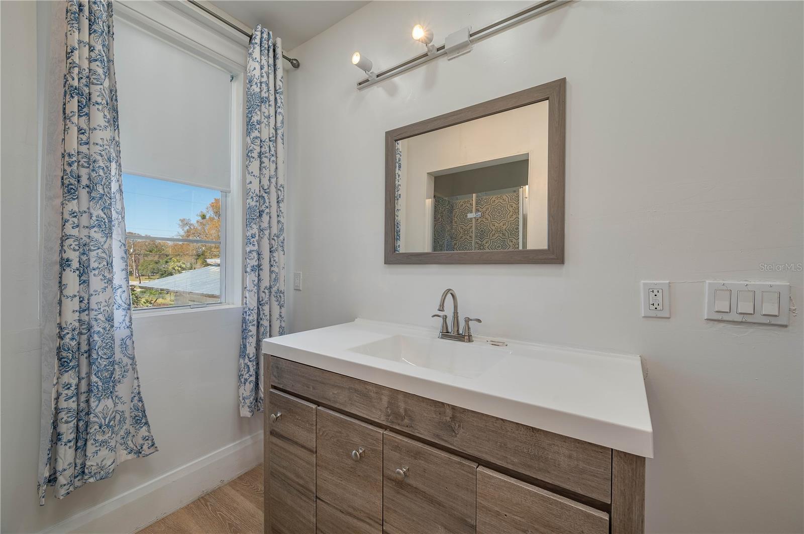 Image 32 of 43 For 409 21st Street Sw