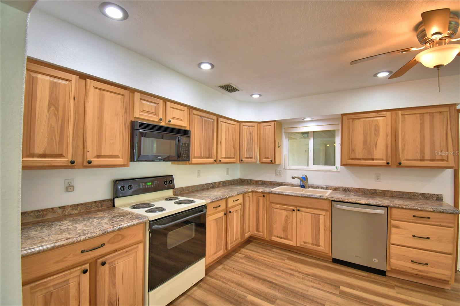 Image 16 of 68 For 1380 Lucerne Loop Road Ne