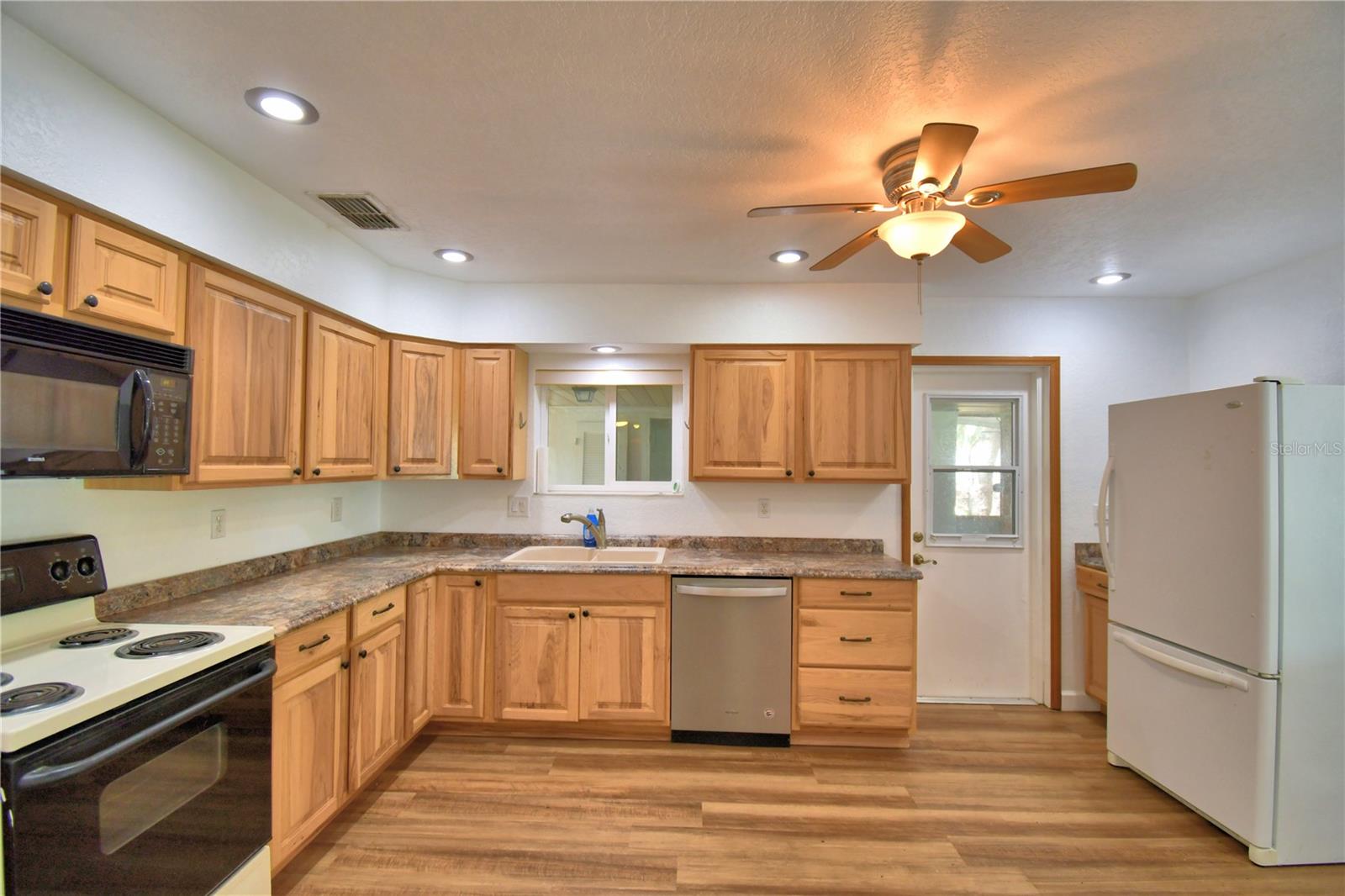 Image 17 of 68 For 1380 Lucerne Loop Road Ne