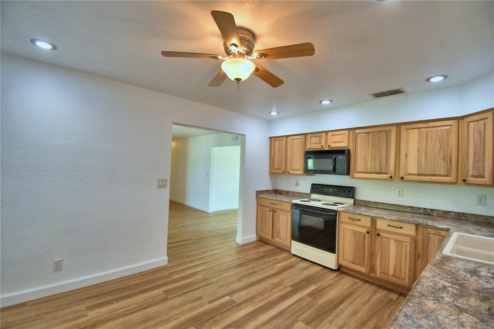 Image 18 of 68 For 1380 Lucerne Loop Road Ne