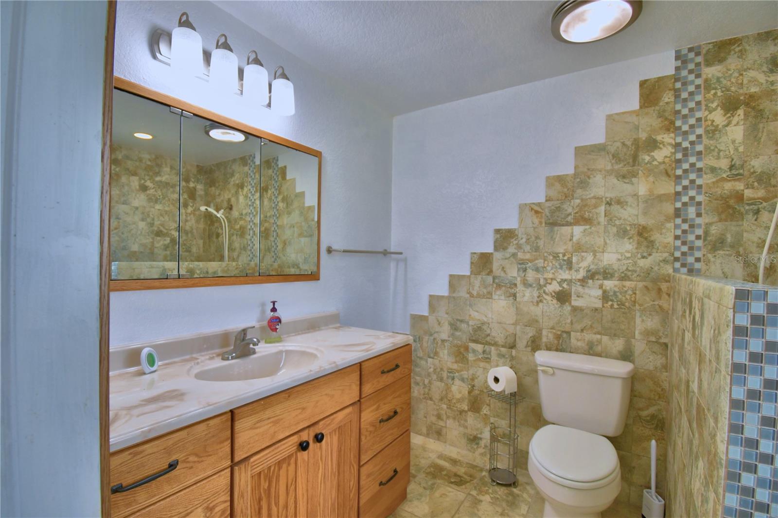 Image 26 of 68 For 1380 Lucerne Loop Road Ne