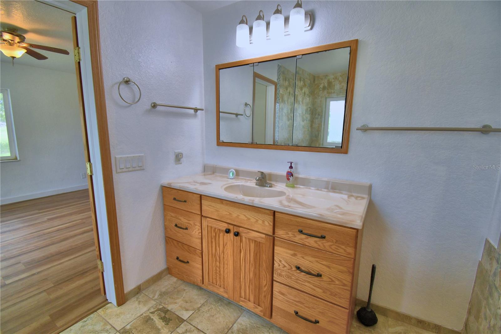 Image 29 of 68 For 1380 Lucerne Loop Road Ne