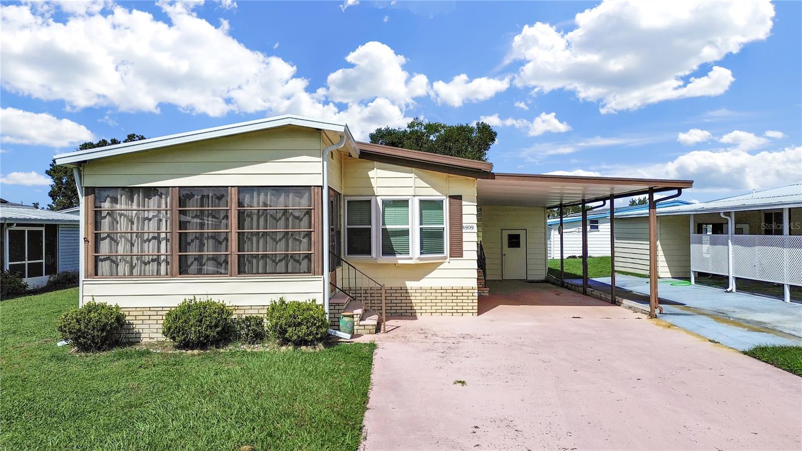 Details for 4909 Foxwood Lake Dr, LAKELAND, FL 33810