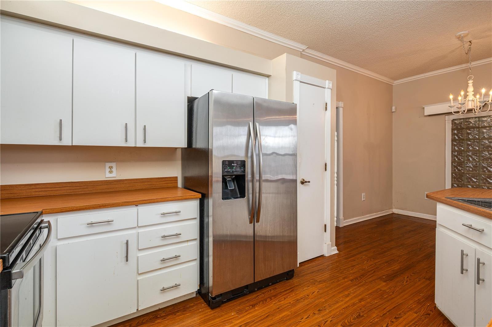 Image 10 of 39 For 8526 Cherry Hill Drive