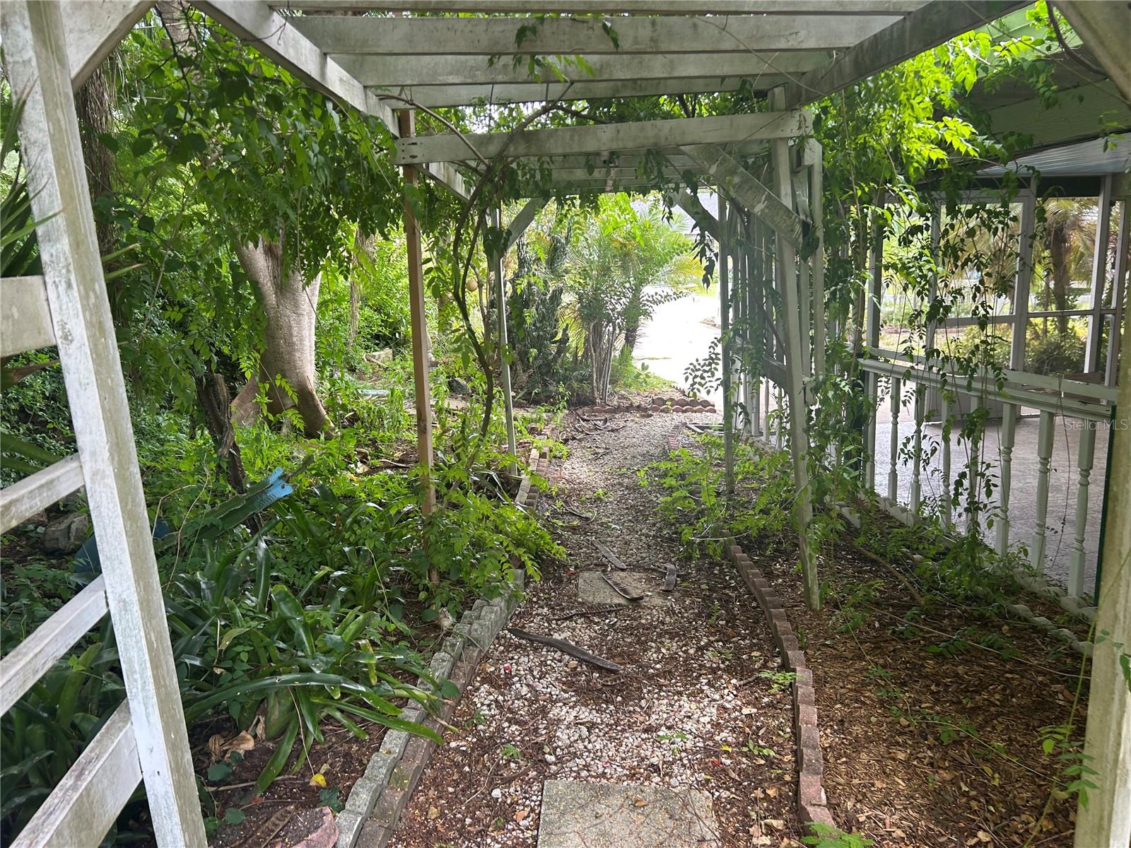 Image 18 of 69 For 1021 Highview Drive